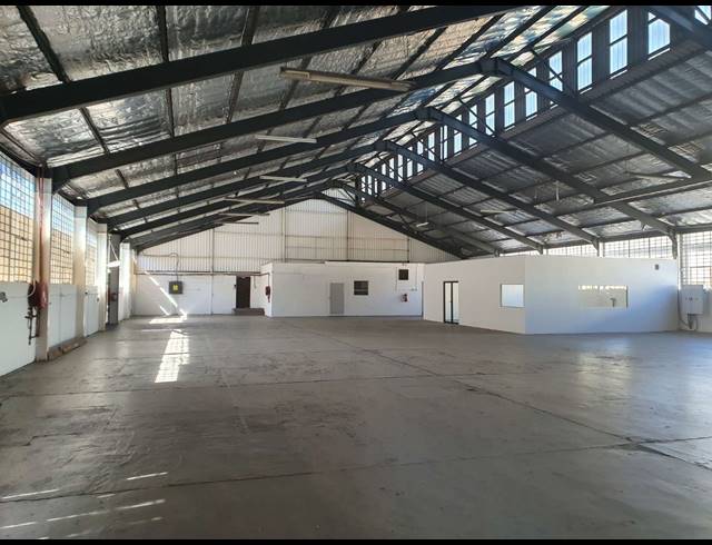 1,200M² FACTORY TO LET IN TRIANGLE FARM